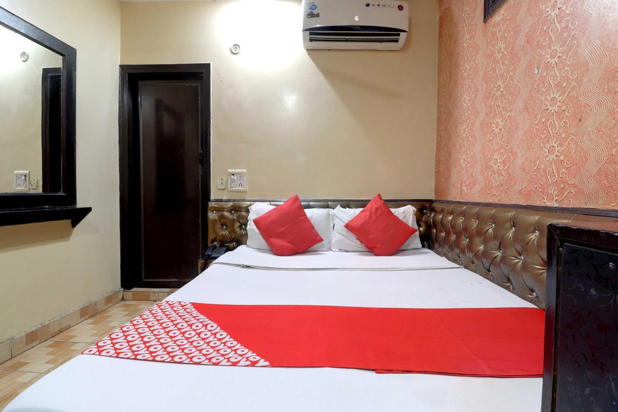 Oyo Flagship 81569 The Red Rose Inn New Delhi Buitenkant foto