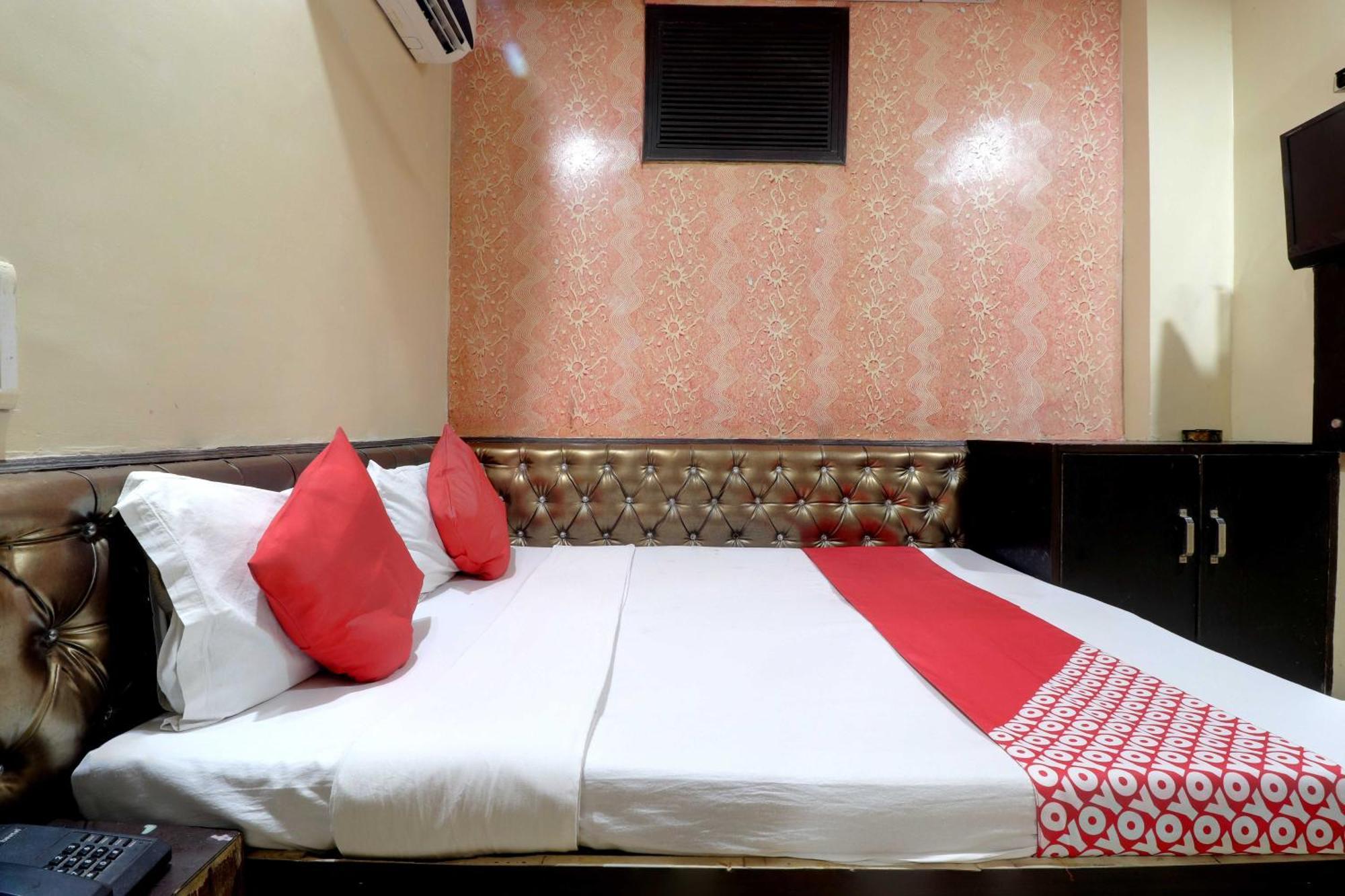 Oyo Flagship 81569 The Red Rose Inn New Delhi Buitenkant foto
