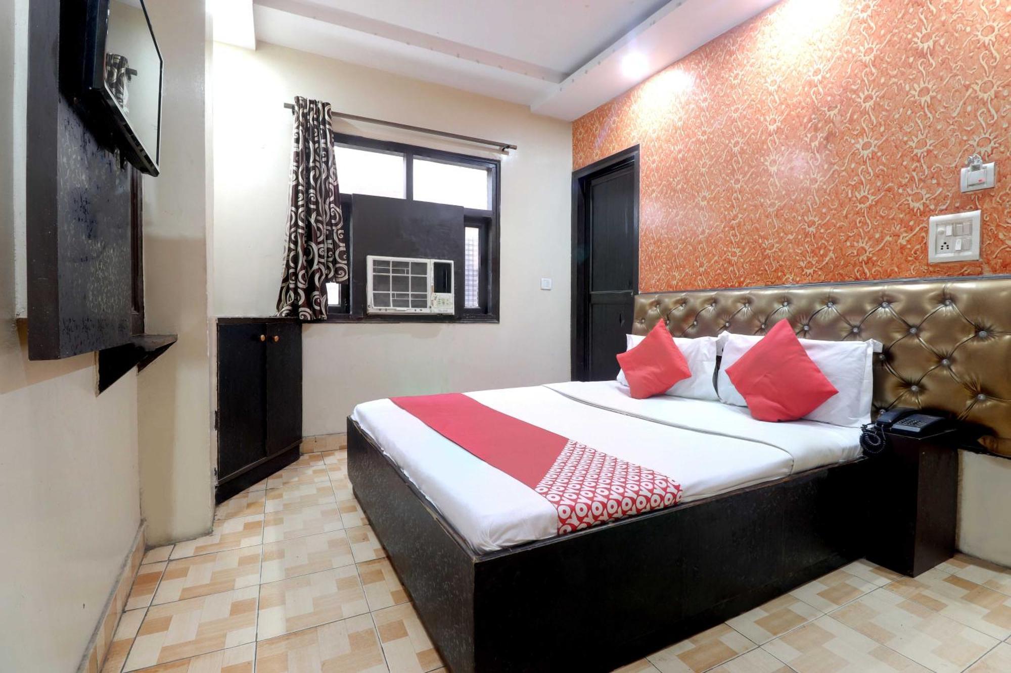 Oyo Flagship 81569 The Red Rose Inn New Delhi Buitenkant foto