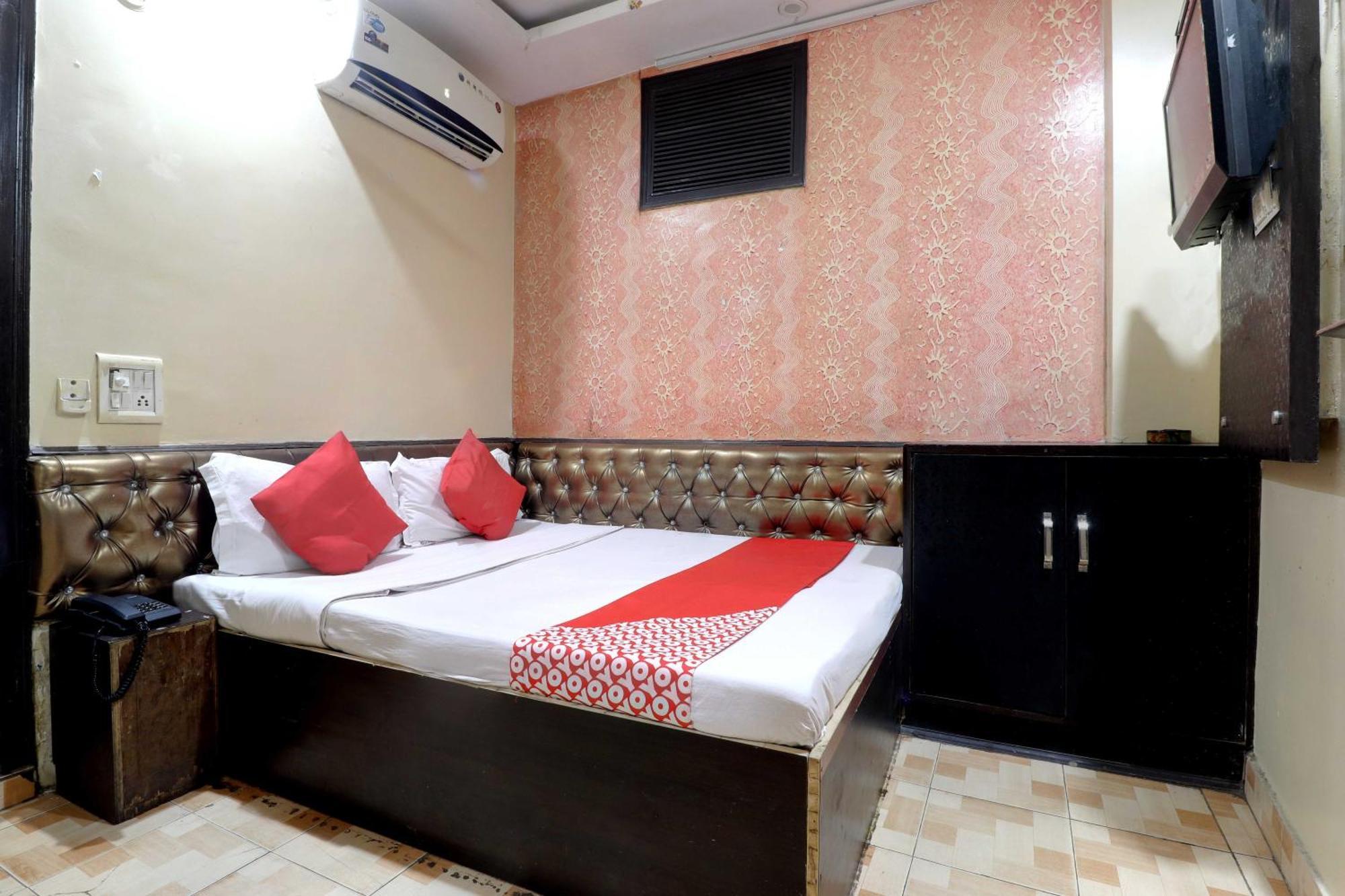 Oyo Flagship 81569 The Red Rose Inn New Delhi Buitenkant foto