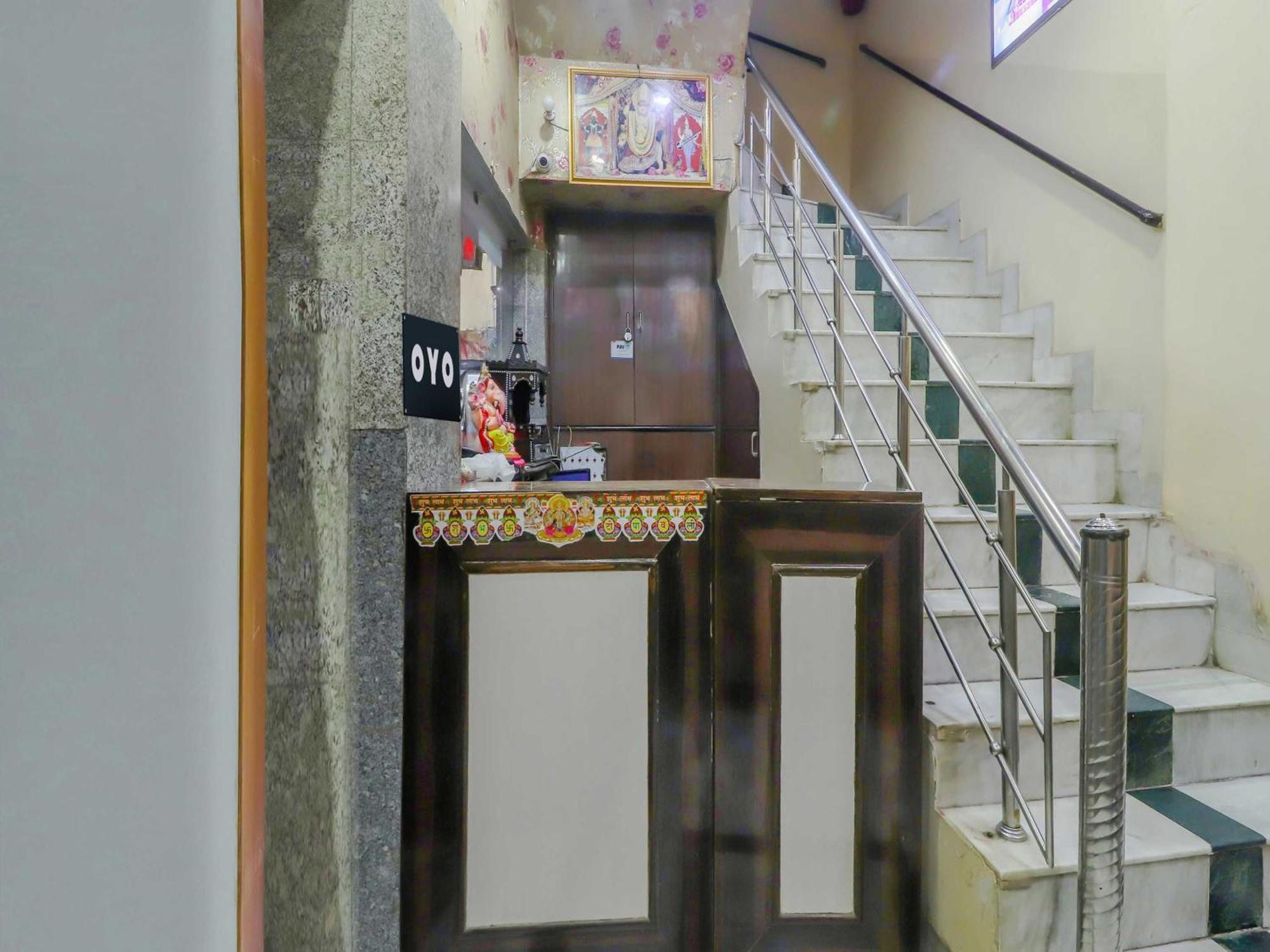 Oyo Flagship 81569 The Red Rose Inn New Delhi Buitenkant foto