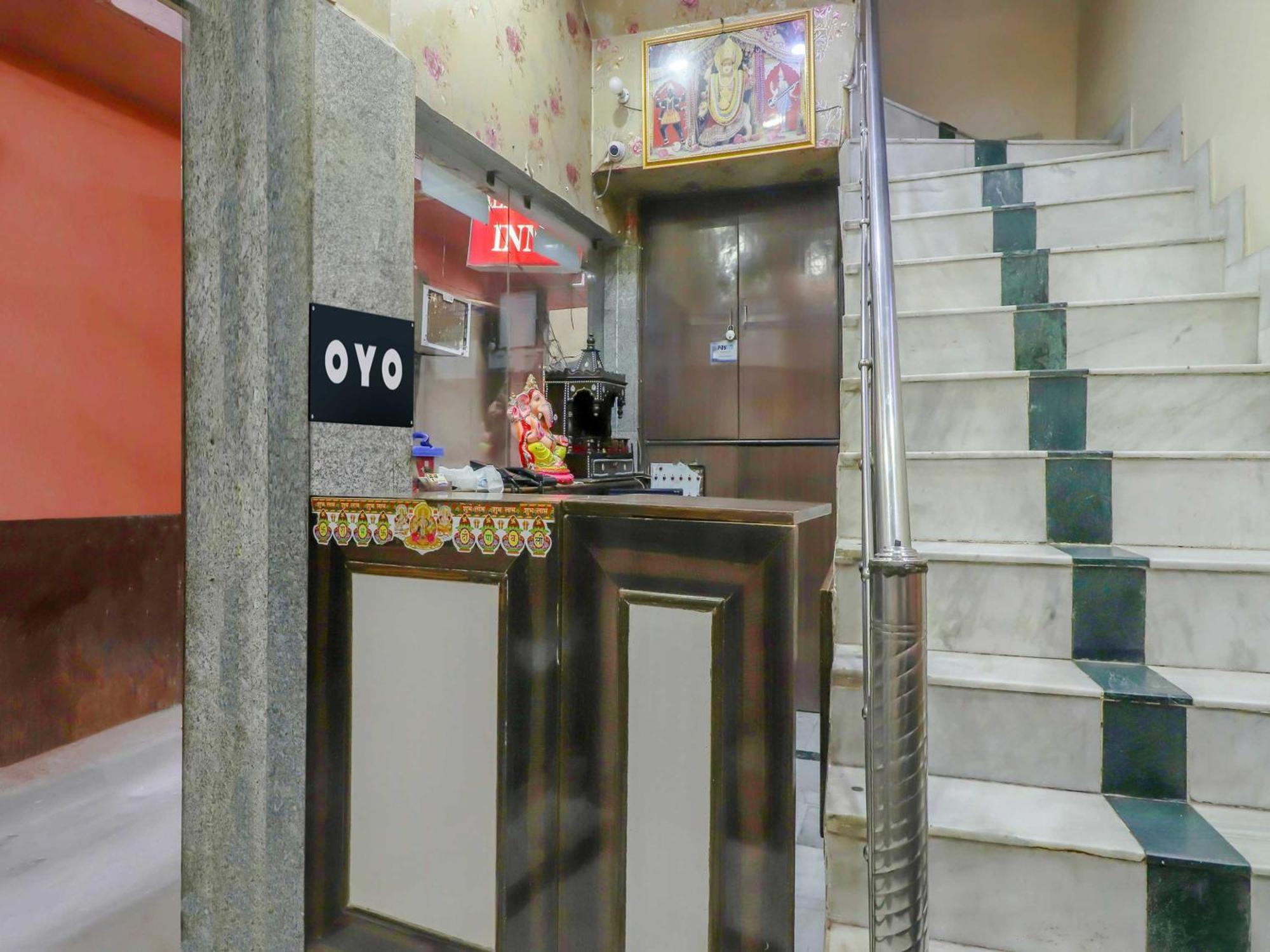 Oyo Flagship 81569 The Red Rose Inn New Delhi Buitenkant foto